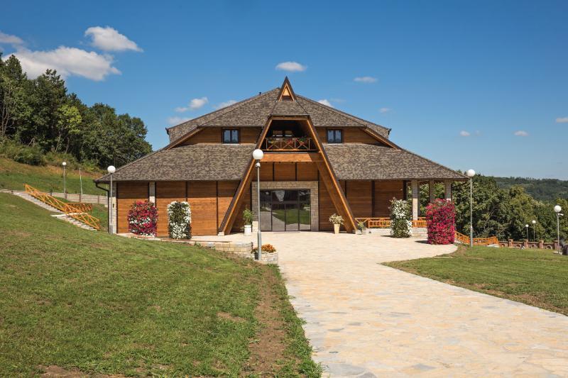 Etno Complex Vrdnicka Kula Hotel Vrdnik Exterior photo