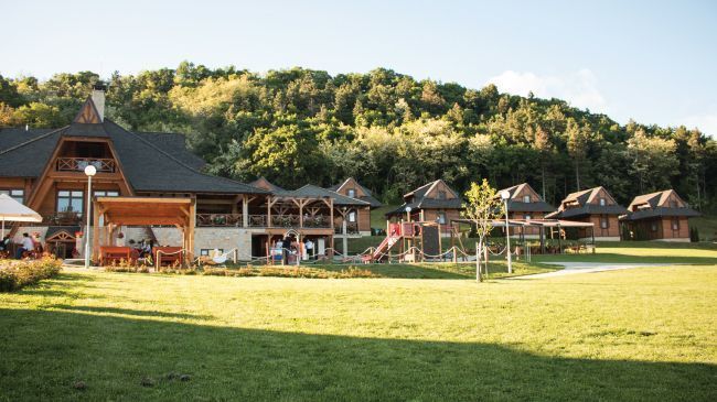 Etno Complex Vrdnicka Kula Hotel Vrdnik Exterior photo